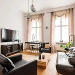 Apartmán 90sqm 2br Biz Loft - 5min Station *