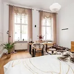 90sqm 2br Biz Loft - 5min Station Apartmán