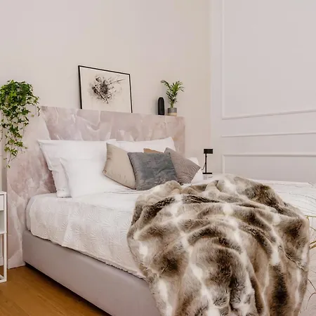 90sqm 2br Biz Loft - 5min Station Apartmán