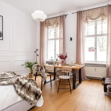 Daire 90sqm 2br Biz Loft - 5min Station Berlin