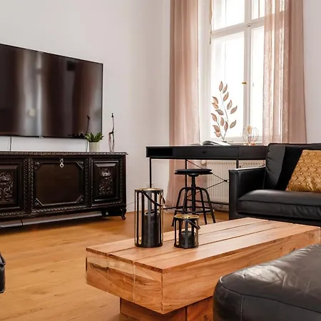 90sqm 2br Biz Loft - 5min Station Lägenhet Berlin