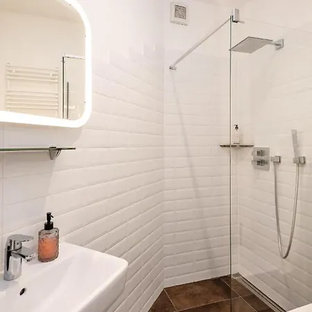 90sqm 2br Biz Loft - 5min Station