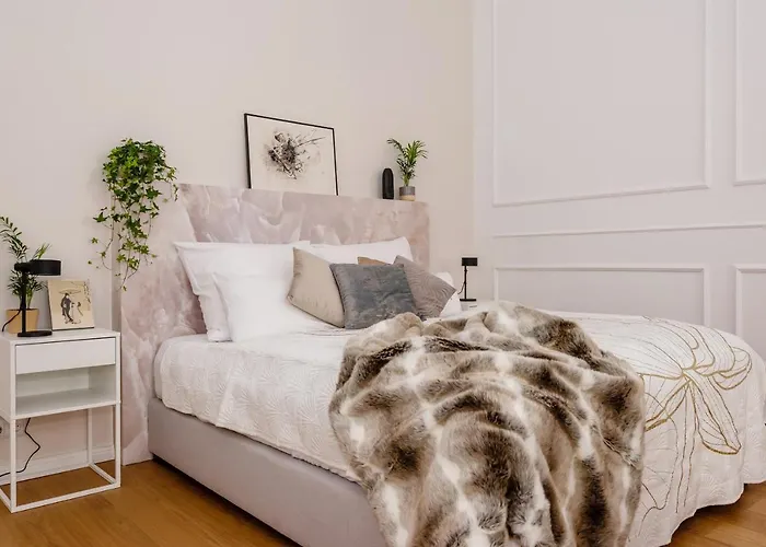 90sqm 2br Biz Loft - 5min Station Apartamento