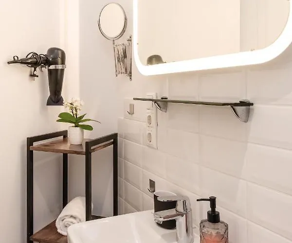 Apartman 90sqm 2br Biz Loft - 5min Station *